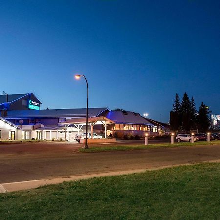 Clarion Pointe Hotel Medicine Hat Bagian luar foto