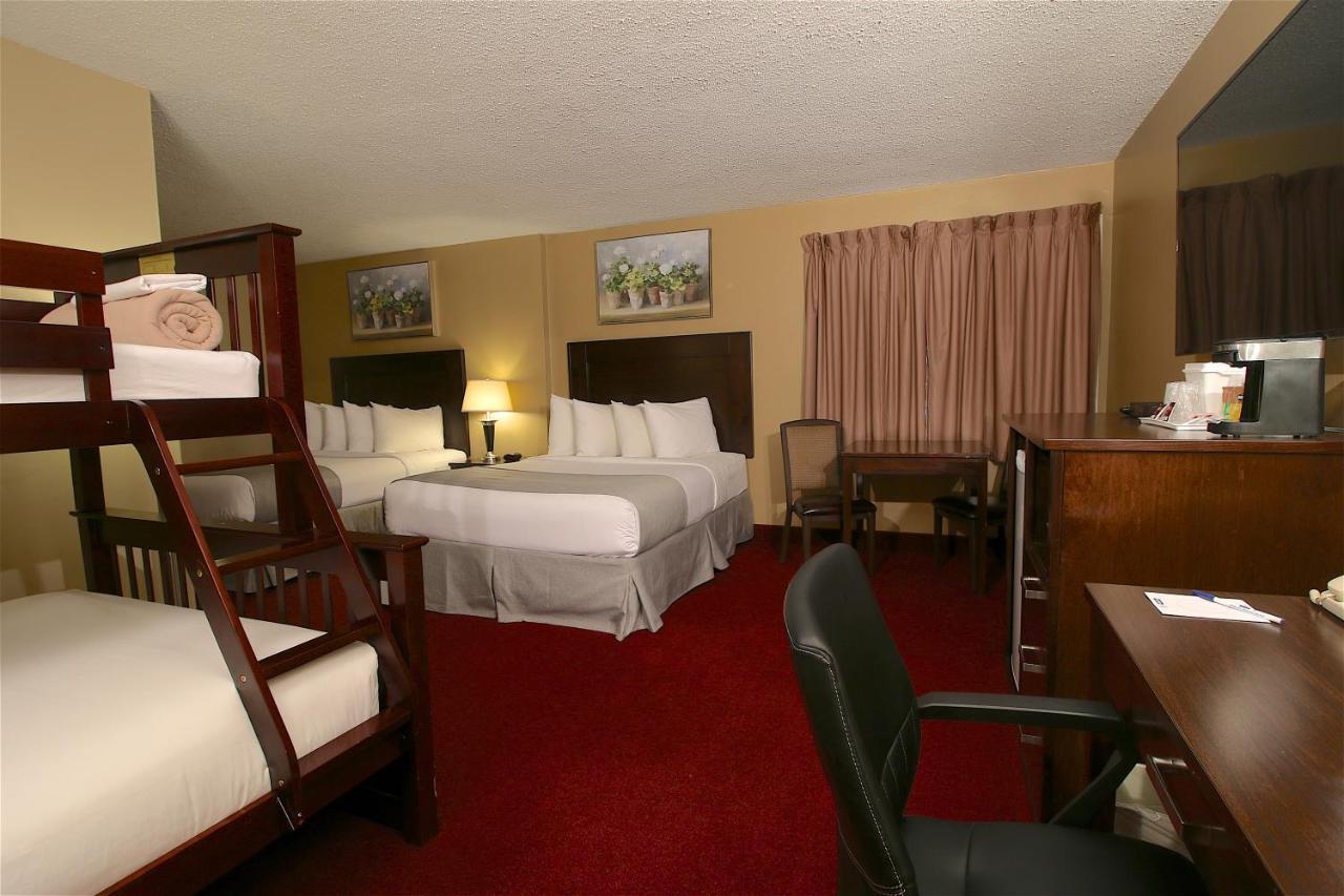 Clarion Pointe Hotel Medicine Hat Bagian luar foto