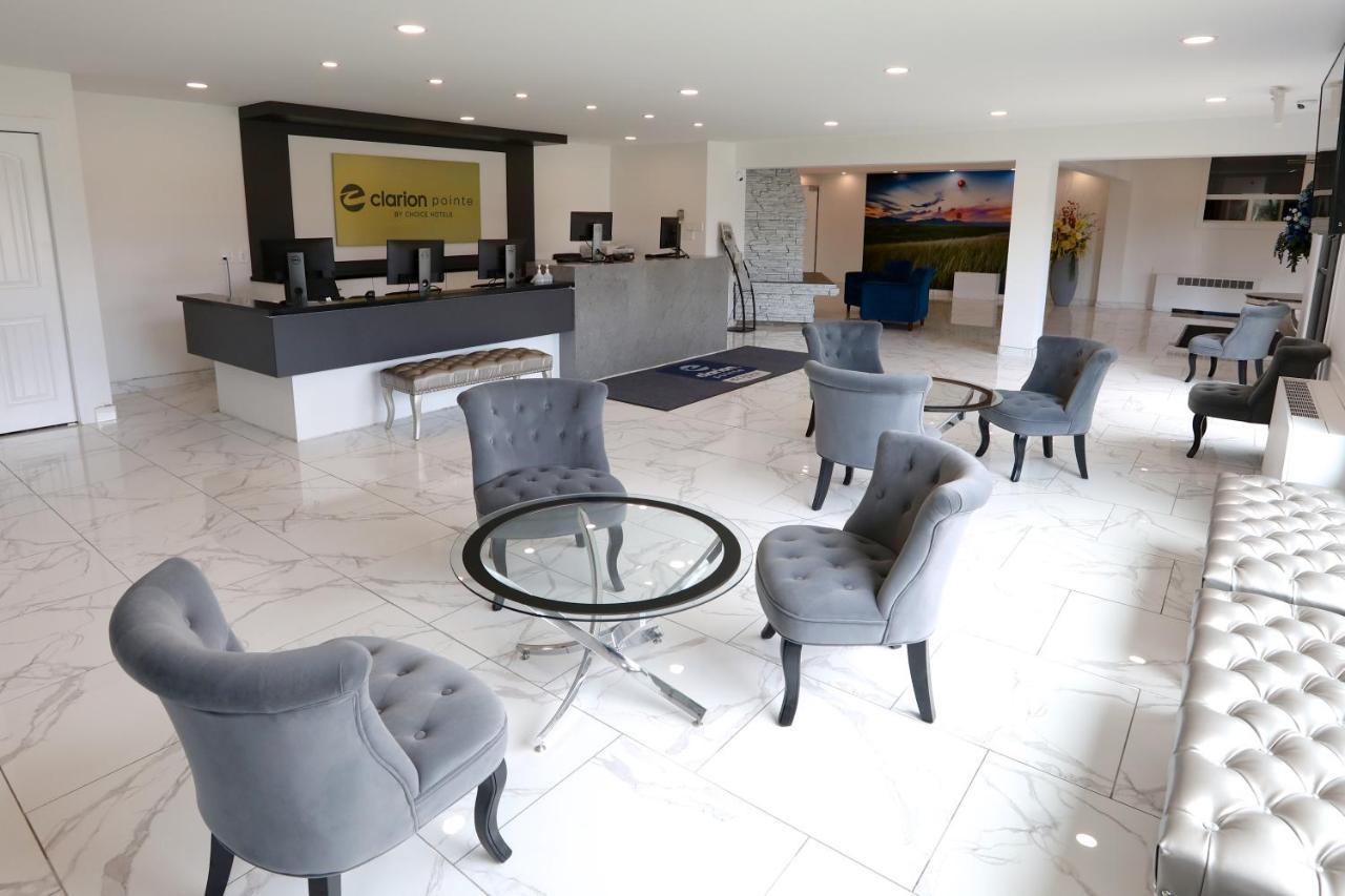 Clarion Pointe Hotel Medicine Hat Bagian luar foto